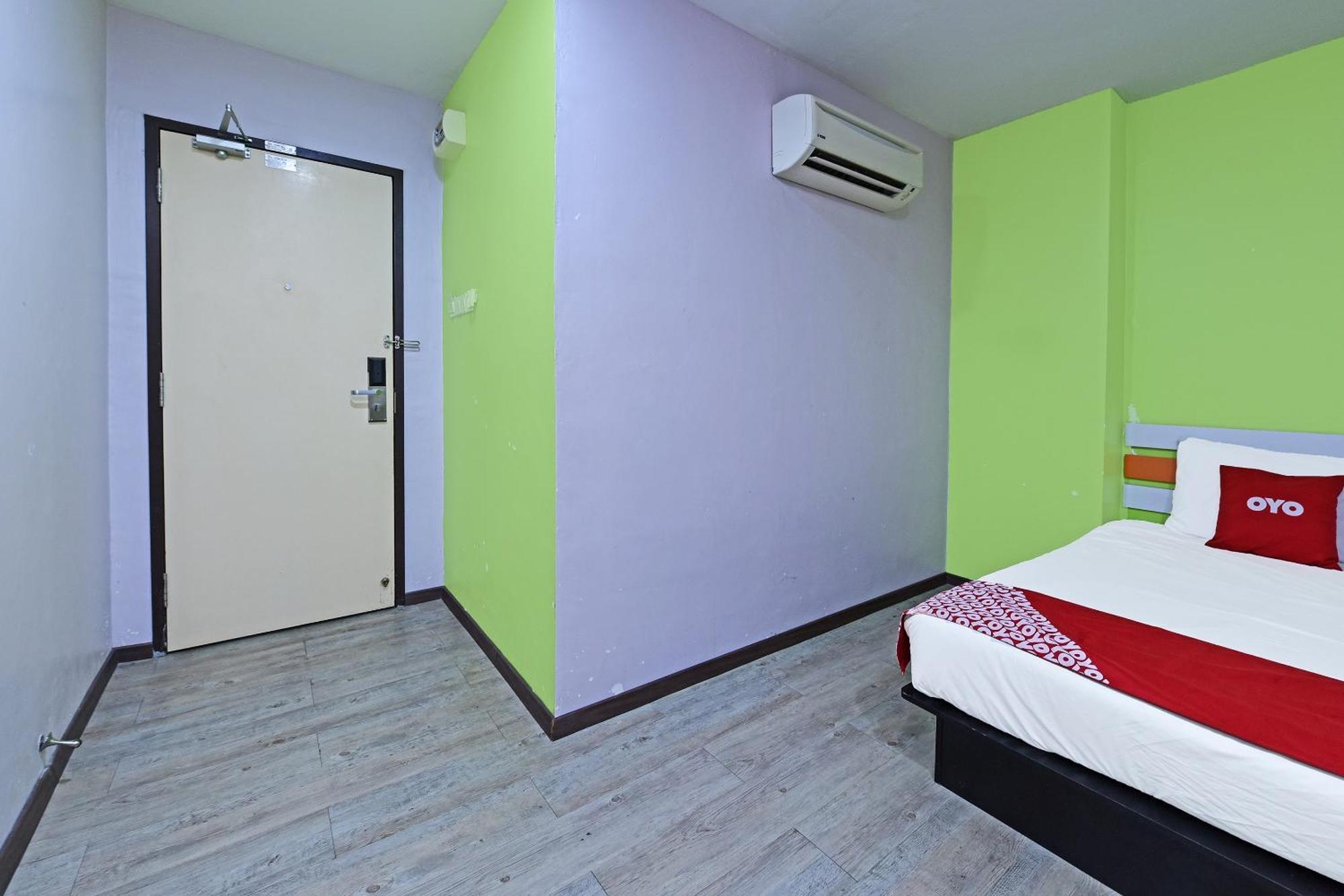 Super Oyo 992 Orange Hotel Kuala Pilah Exterior photo